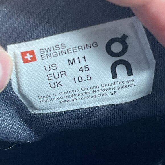 On Running Cloud Running Shoe Men Size 11 Black - Picture 10 of 10